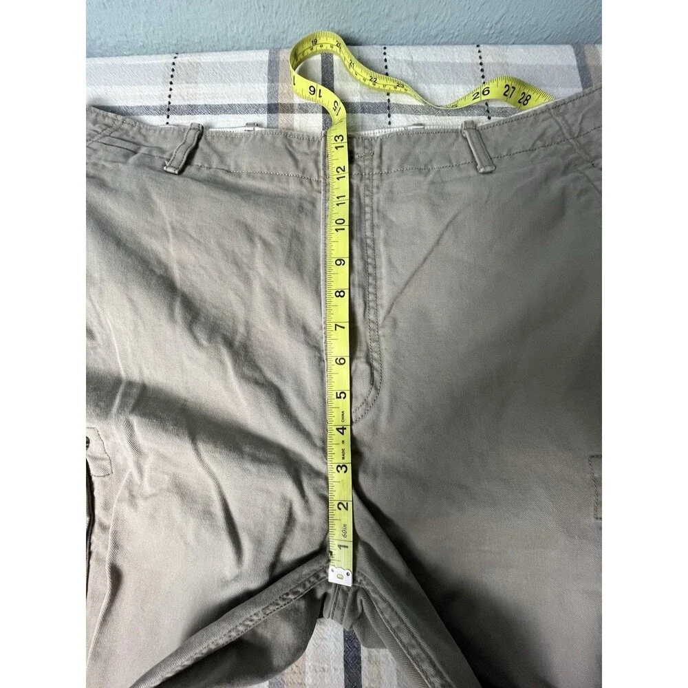 Levis Classic Khaki Cargo Men’s Shorts Size 38 Waist 11 Inseam